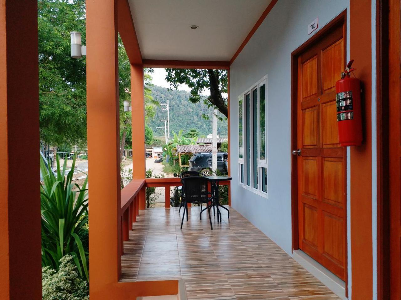 Tamarind Lanta Resort Koh Lanta Exterior photo